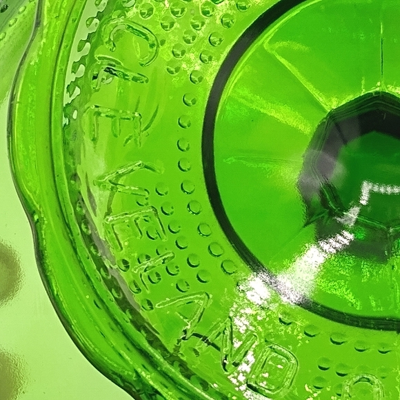 E.O. Brody Emerald Green Pressed Glass Scalloped Pedestal Bowl Vintage Compote - Picture 3 of 15